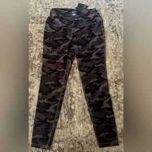 Torrid Active Black Camo Women's leggings yoga pants size 1